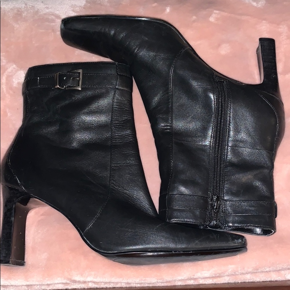 Ankle boot.   BANDOLINO
